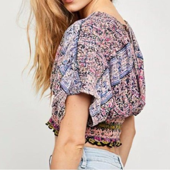 FREE PEOPLE PINK PURPLE BOHO SHORT SLEEVE DEEP V-NECK SMOCKED CROP SHIRT SMALL - Picture 2 of 9